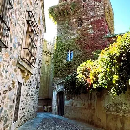 Cuatro Esquinas De *