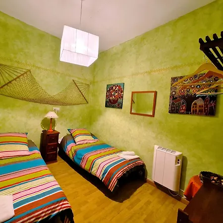 Cuatro Esquinas De *