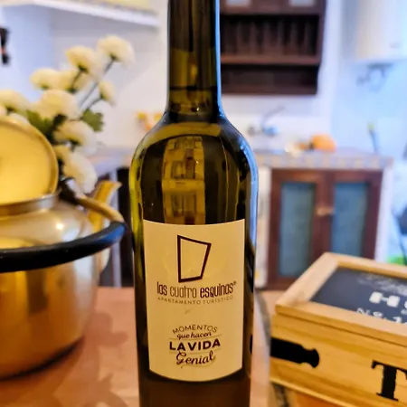 Cuatro Esquinas De *