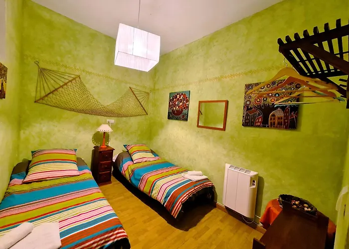 Cuatro Esquinas De *